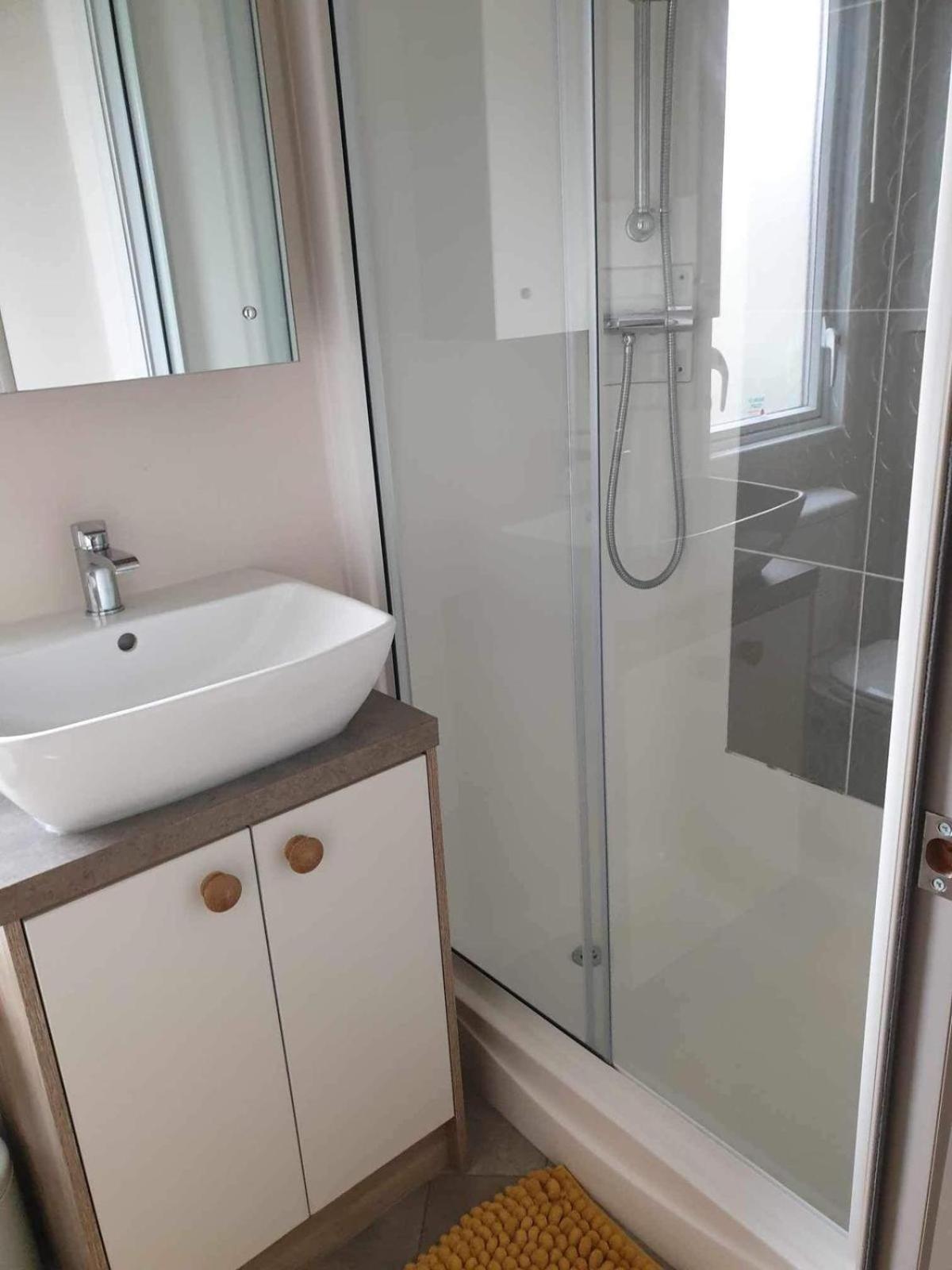 Hot Tub Luxury Caravan 23 Lancaster Lakes Chalet Tattershall